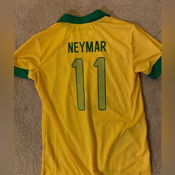 It’s an old shirt I don’t wear anymore and I’m downsizing to colorado. - Picture 3 of 6